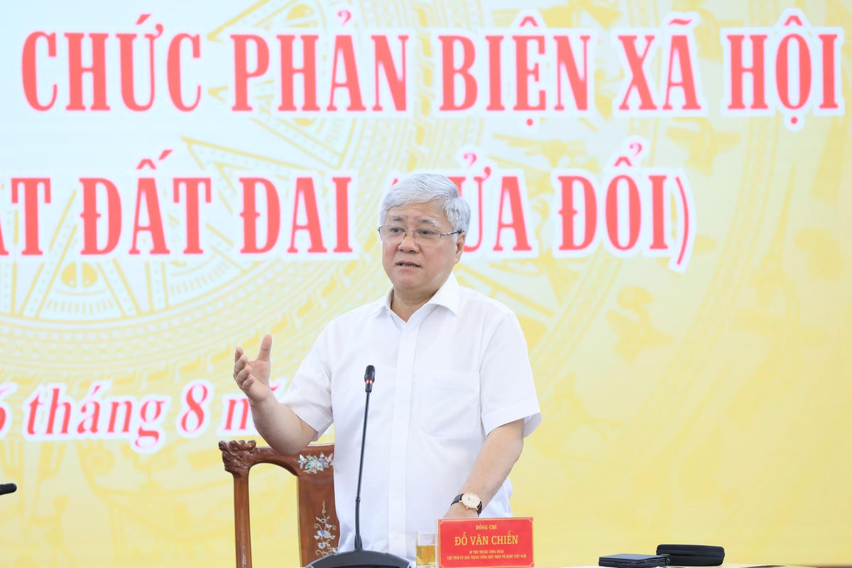 Bí thư Trung ương Đảng, Chủ tịch UBTƯ MTTQ Việt Nam Đỗ Văn Chiến phát biểu tại Hội nghị.