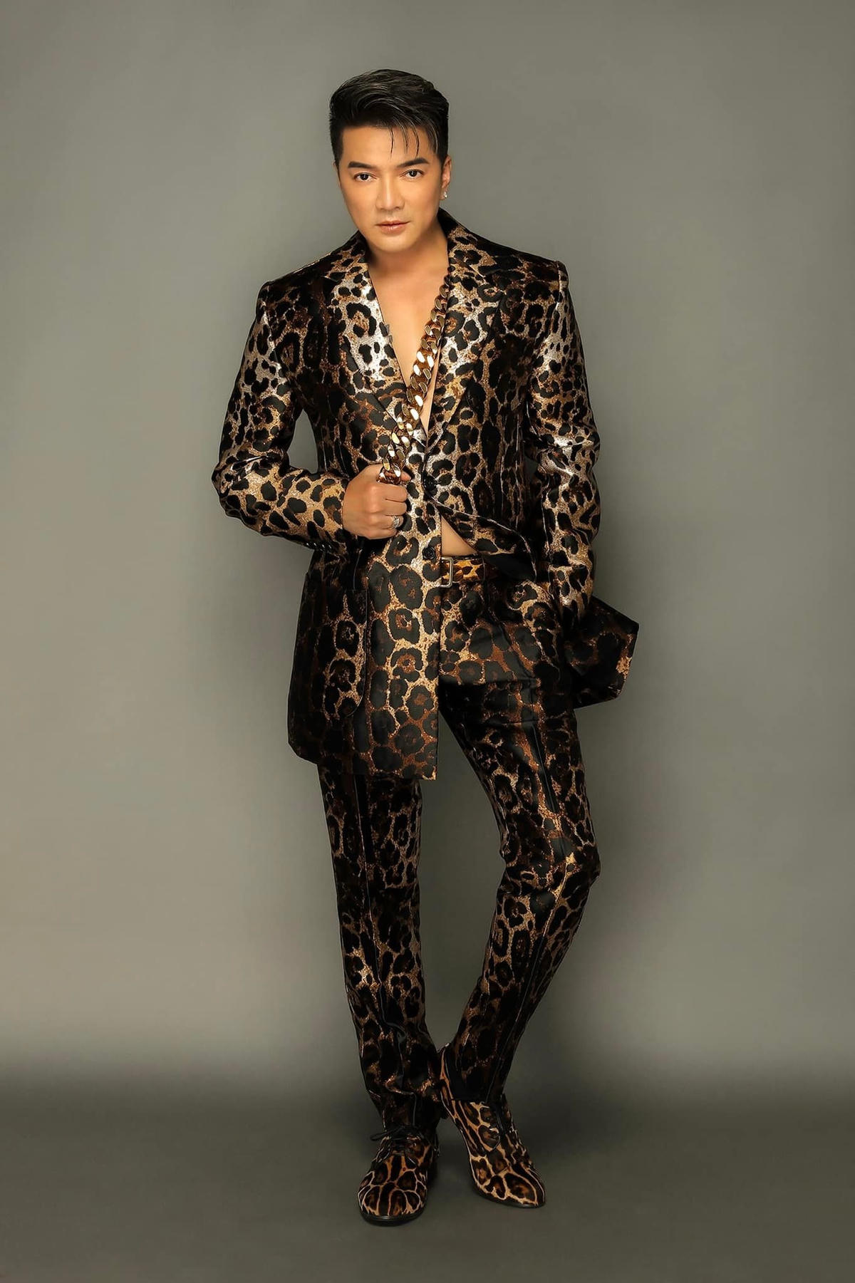 Thoát khỏi scandal lớn nhất trong sự nghiệp, "ông hoàng nhạc Việt" dồn dập với loạt dự án âm nhạc.