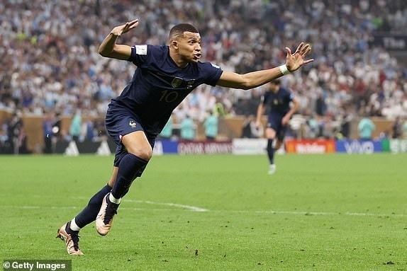 Mbappe giành danh hiệu Vua phá lưới World Cup 2022. (Nguồn: Getty Images).