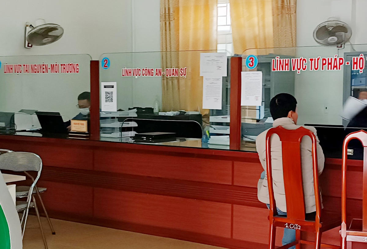 Phòng giao dịch một cửa tại UBND thị trấn Thiên Cầm nơi xảy ra xô xát.