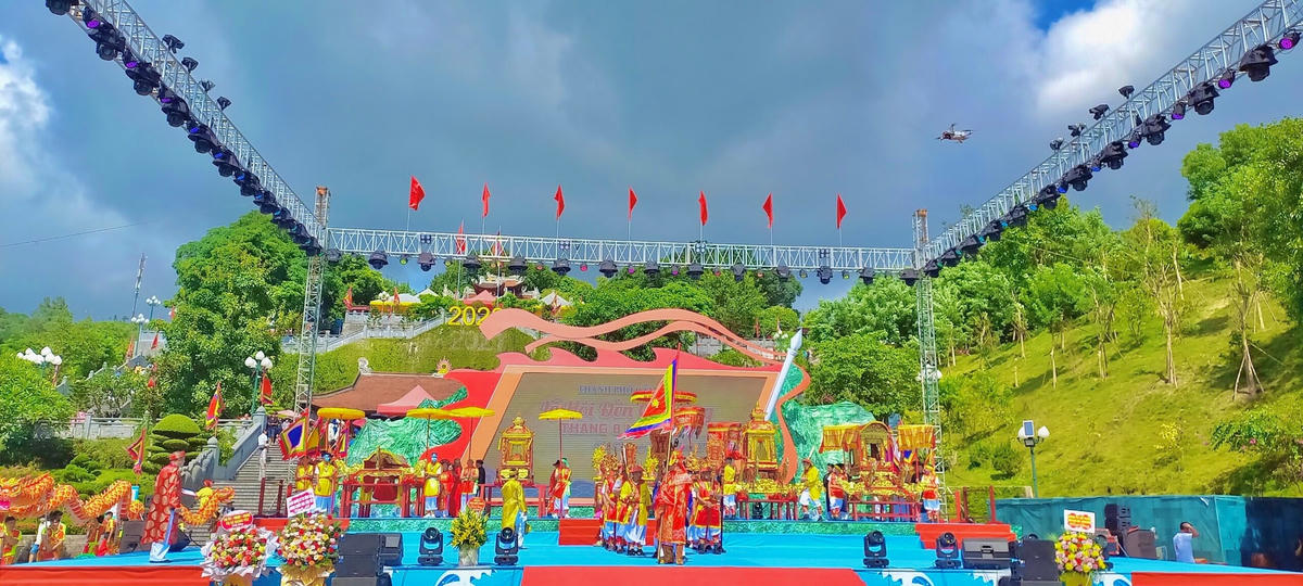 Khai mạc lễ hội đền Cửa Ông năm 2022. 