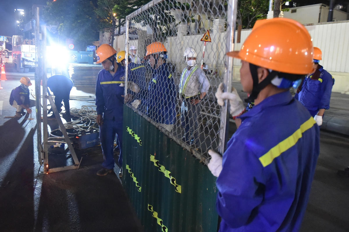 "Có phương án ứng trực, bố trí đầy đủ trang thiết bị, phương tiện máy móc để phối hợp khi có sự cố gây ùn tắc giao thông, mất an toàn giao thông, cung cấp đầy đủ số điện thoại liên lạc với các lực lượng chức năng... để đảm bảo an toàn giao thông trên tuyến", Sở GTVT nhấn mạnh.