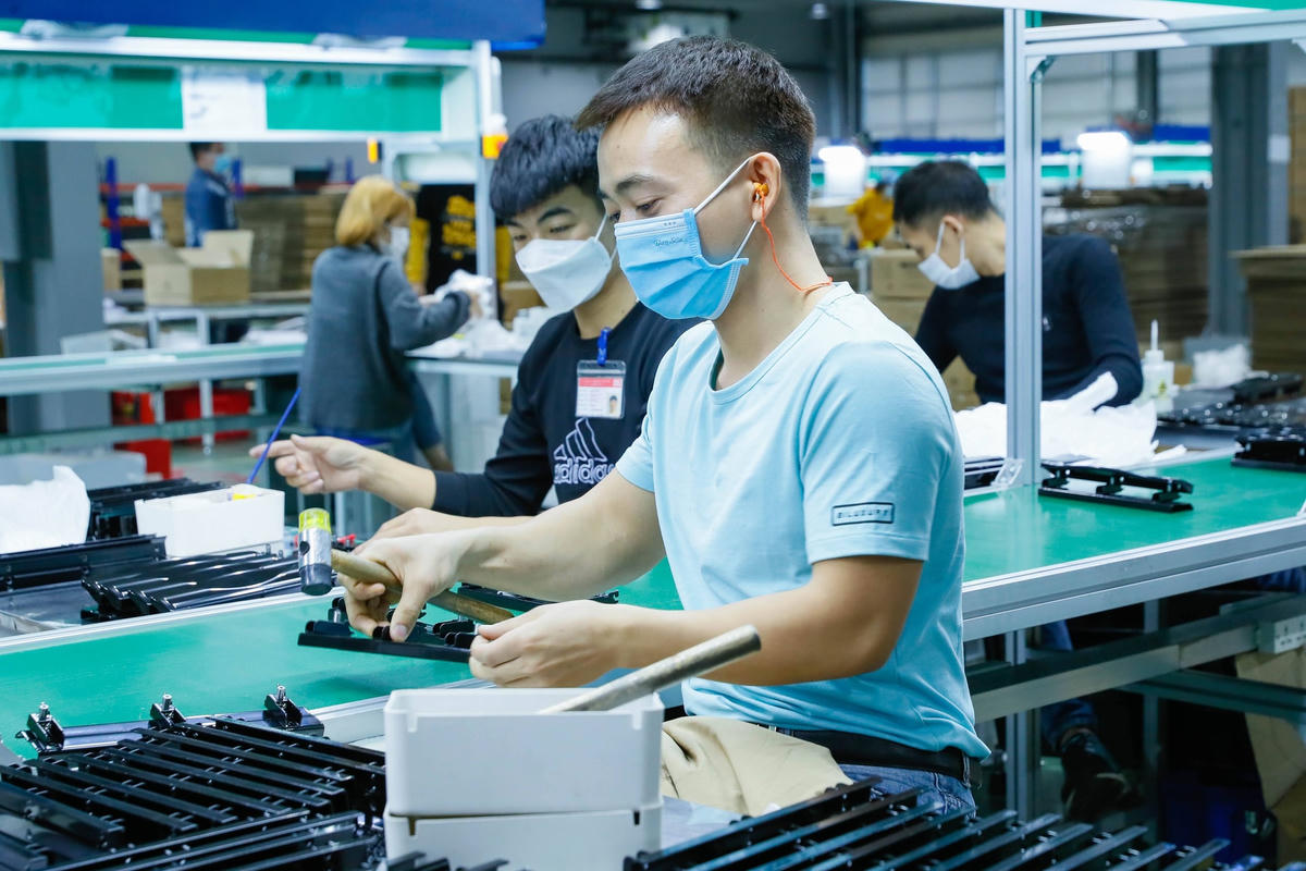 Nhiều doanh nghiệp đang có đà phục hồi tốt. Ảnh: Quang Vinh.