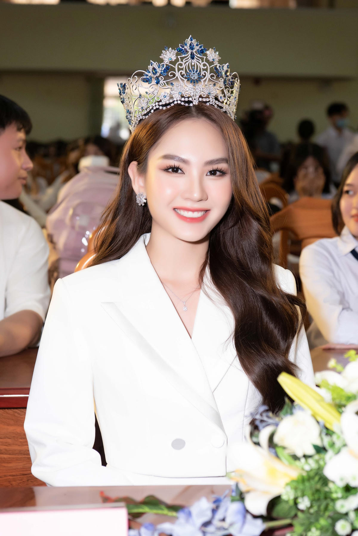 Hoa hậu Mai Phương khoe nhan sắc ngọt ngào trong buổi tuyển sinh. 