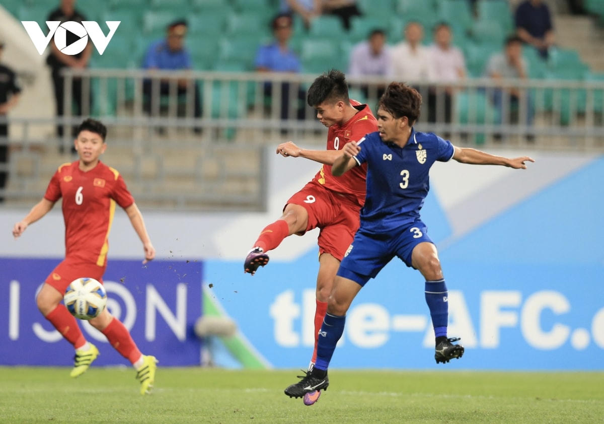 Văn Tùng lập siêu phẩm nâng tỷ số lên 2-0 cho U23 Việt Nam. Ảnh: VOV.