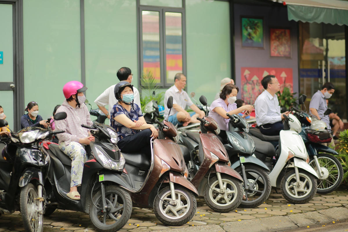 Phụ huynh được bố trí khu vực chờ ngay ngắn.