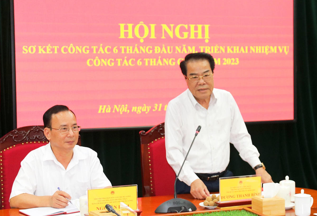 Ông Dương Thanh Bình, Trưởng ban Dân nguyện của Quốc hội phát biểu tại Hội nghị.