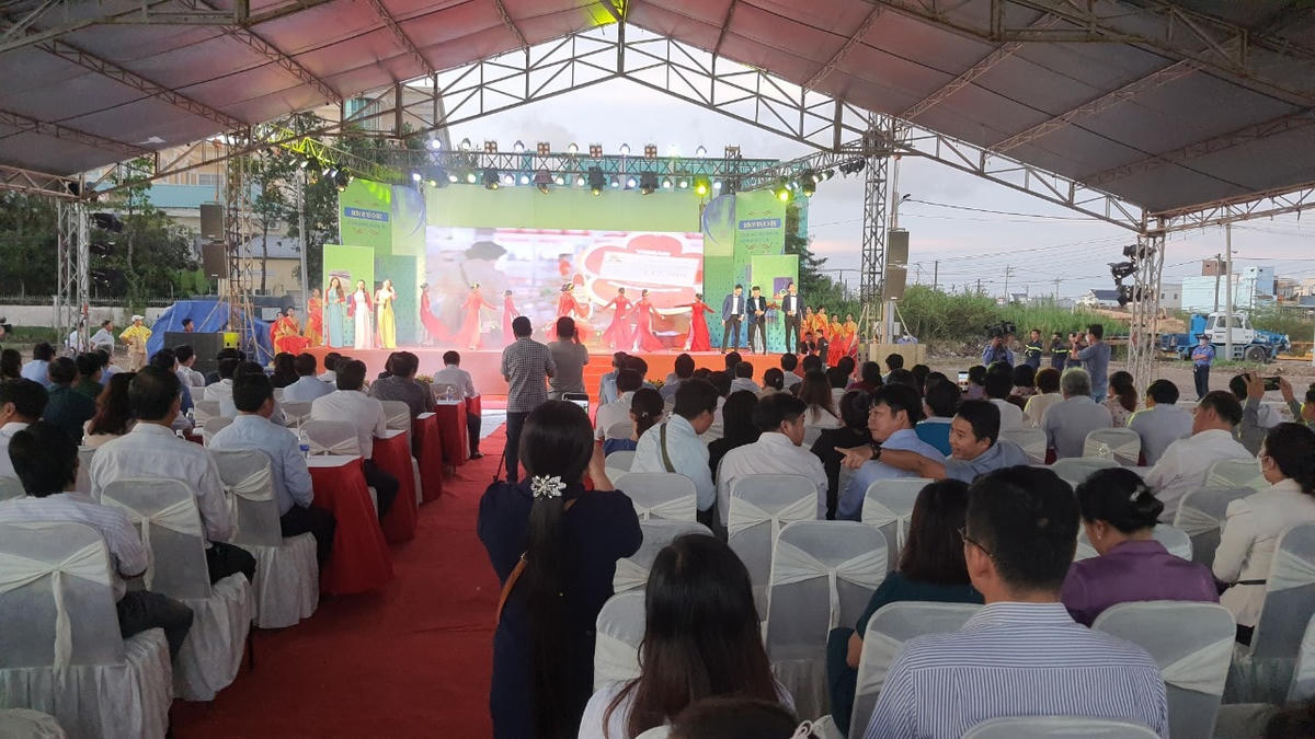Quang cảnh Lễ khai mạc Hội chợ.