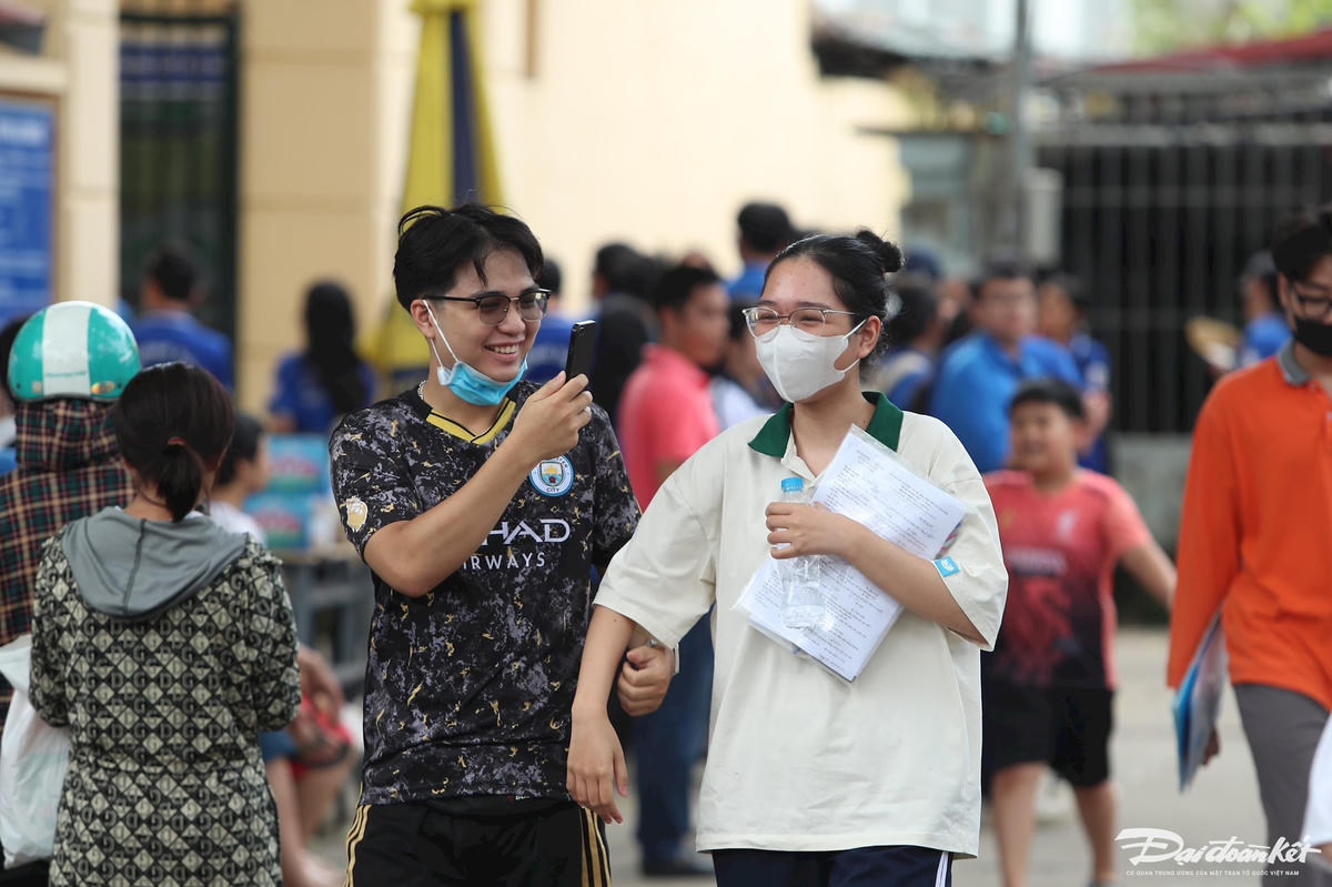 Thí sinh hoàn thành Kỳ thi tốt nghiệp THPT năm 2024. Ảnh: Lê Khánh.