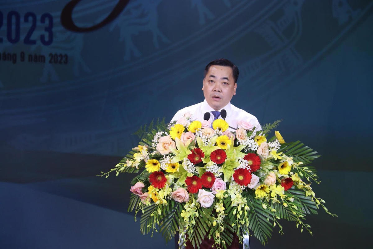 Ông Trần Hướng Dương - Phó Cục trưởng Cục Nghệ thuật Biểu diễn phát biểu tại buổi lễ