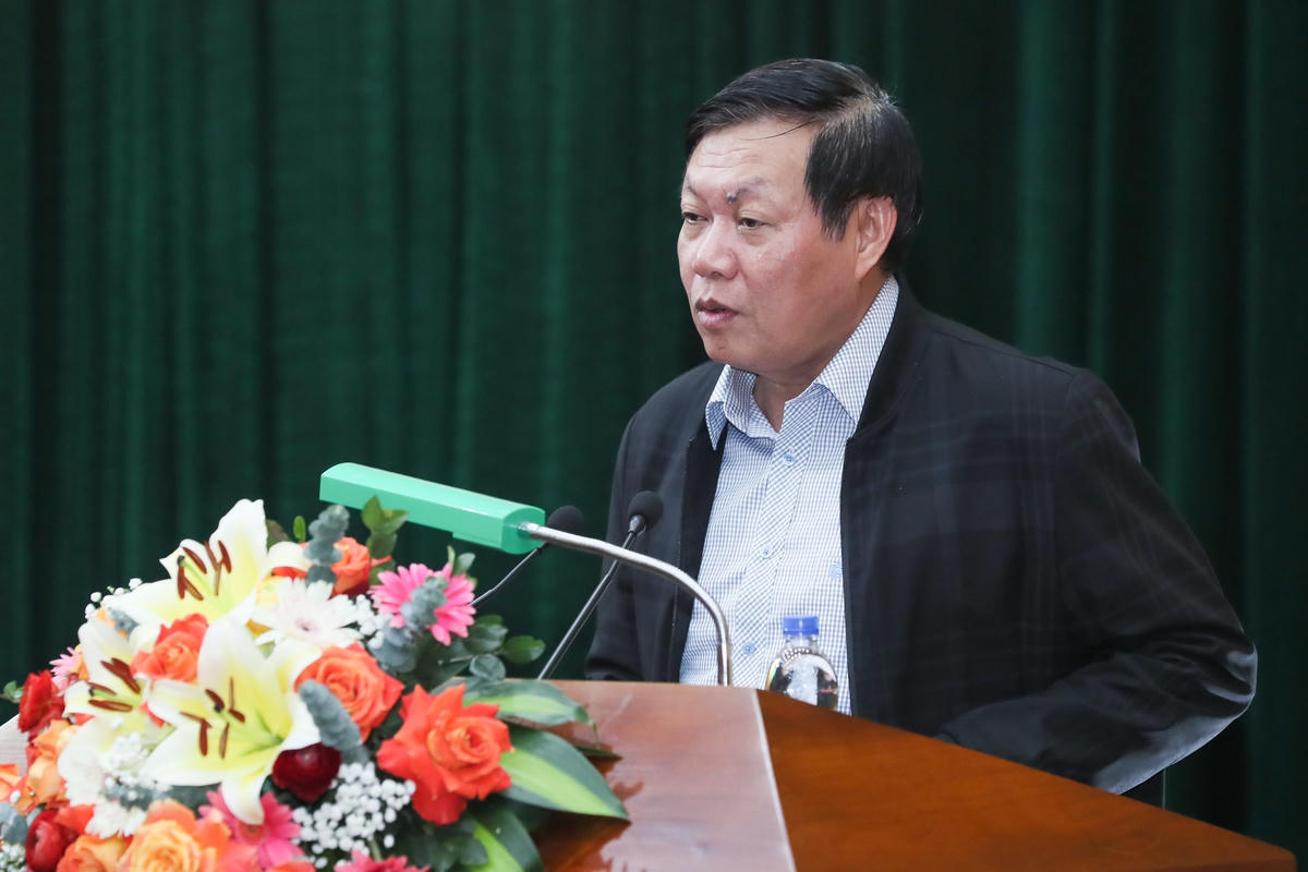 Thứ trưởng Thường trực Bộ Y tế Đỗ Xuân Tuyên báo cáo kết quả 10 năm thực hiện Nghị quyết Trung ương 8 khóa XI.