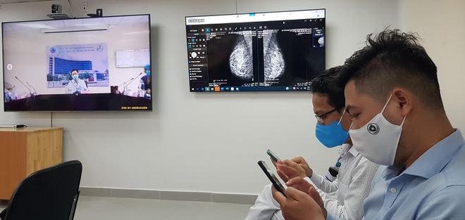 Ứng dụng công nghệ thông tin trong khám chữa bệnh mang lại nhiều lợi ích cho người dân. Ảnh: Duy Tịnh.