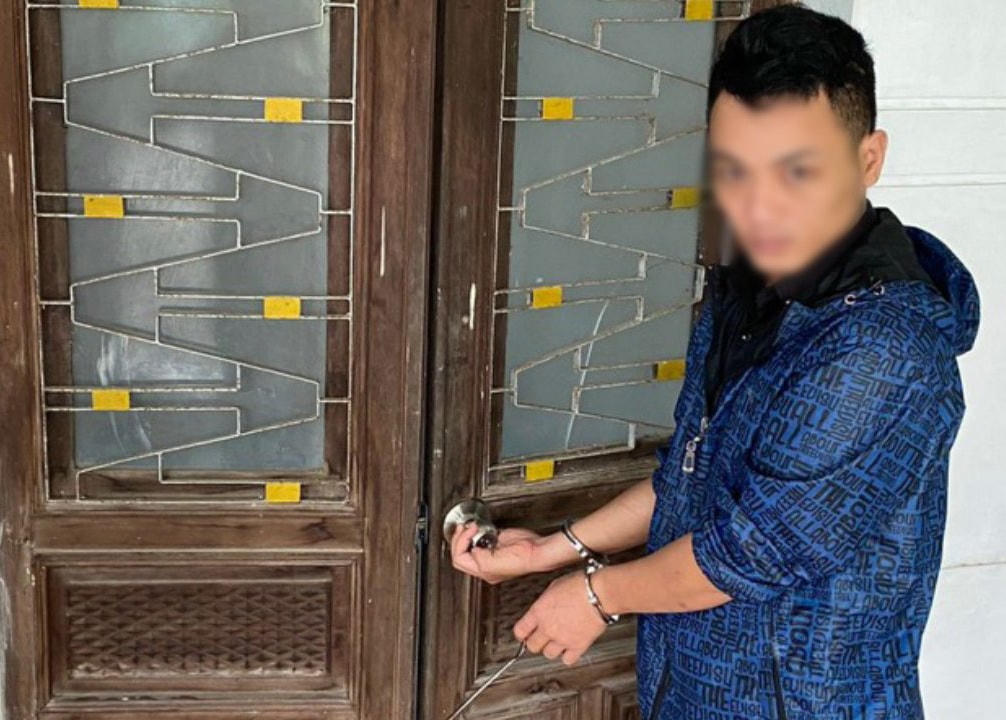 Đối tượng Lê Văn Hiếu tại thời điểm bị bắt giữ.