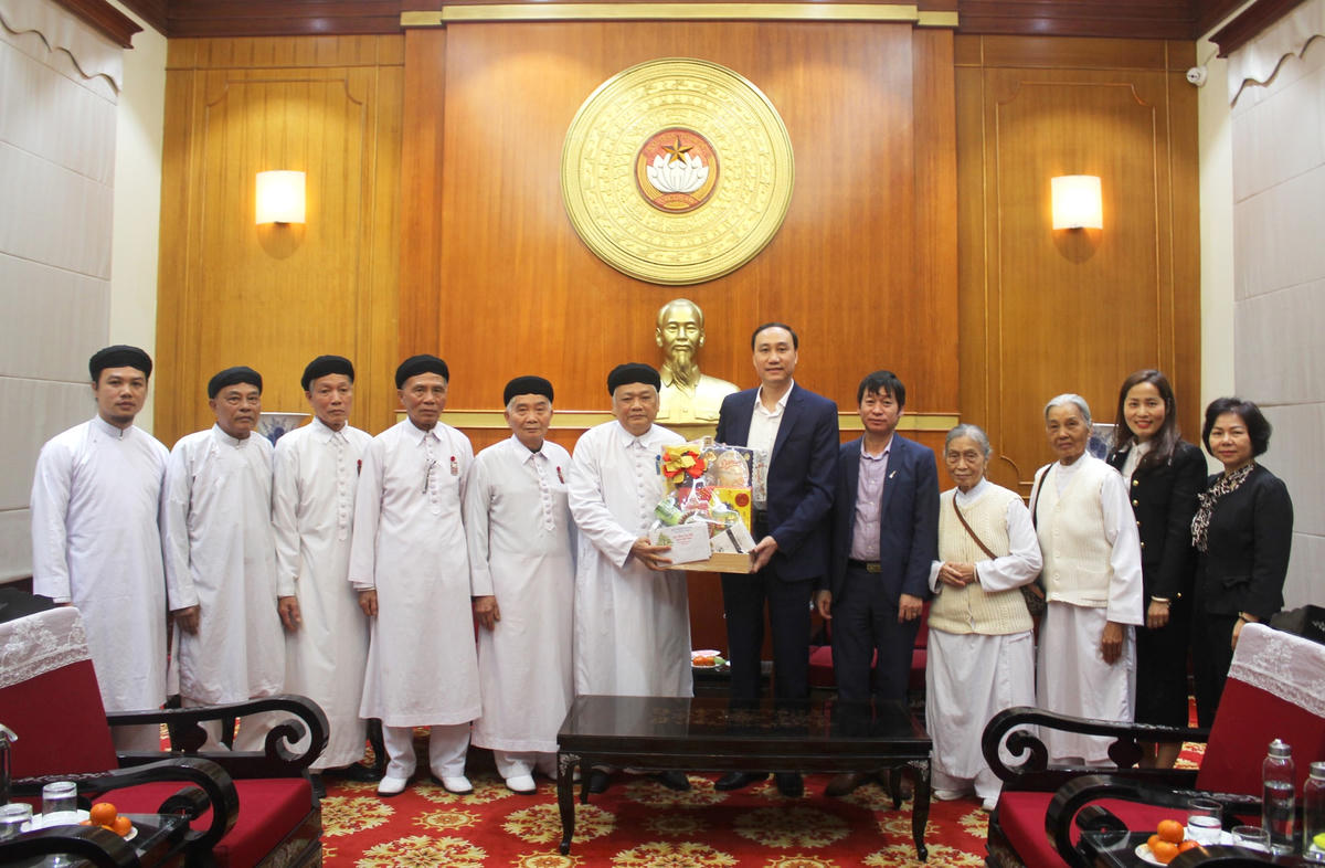 Phó Chủ tịch Phùng Khánh Tài tiếp Hội thánh Cao Đài Tòa thánh Tây Ninh.