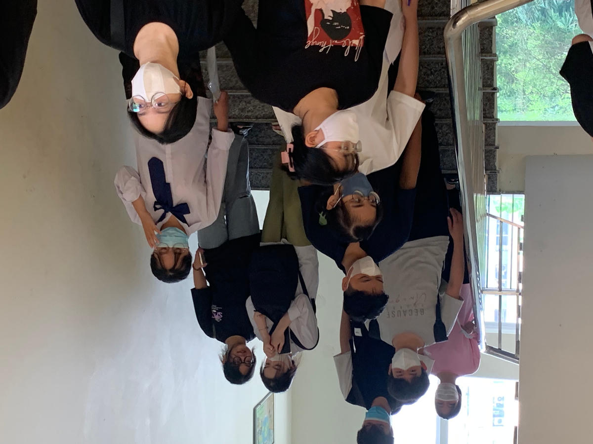 Thí sinh nộp bài thi kèm theo đề thi, giấy nháp trước khi ra khỏi phòng thi.