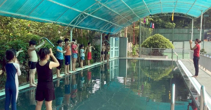 Theo cô Thơm, biết bơi chưa hẳn là đủ để phòng tránh đuối nước. Ảnh: NVCC.
