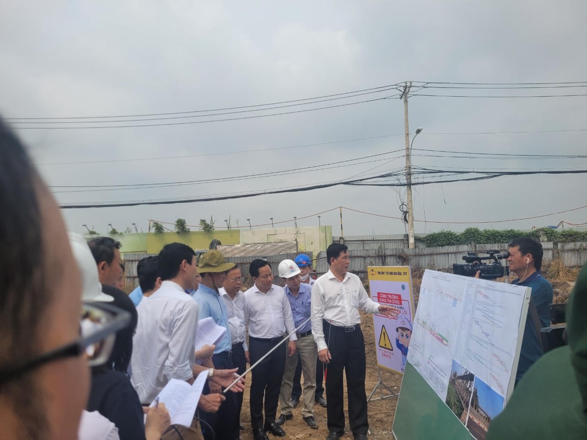 Lãnh đạo UBND TPHCM kiểm tra, đôn đốc các dự án “treo” vào giữa tháng 4/2023.