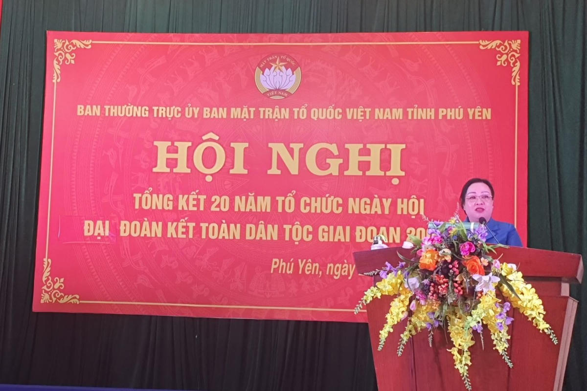 Bà Cao Thị Hòa An, Phó Bí thư Thường trực Tỉnh ủy, Chủ tịch HĐND tỉnh Phú Yên, phát biểu tại hội nghị. 