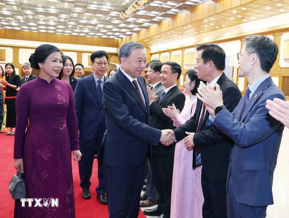 Lễ tiễn Tổng Bí thư Tô Lâm và Phu nhân tại sân bay quân sự Seongnam, thủ đô Seoul, Hàn Quốc. (Ảnh: Thống Nhất/TTXVN)
