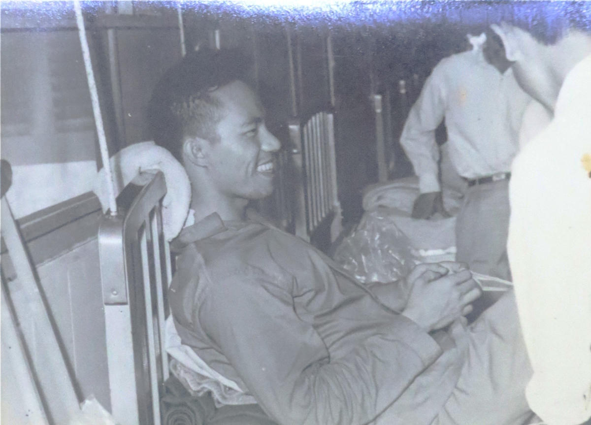 Trần Quang Long nằm điều trị bệnh viện do bị bắn gãy chân khi tổ chức biểu tình.