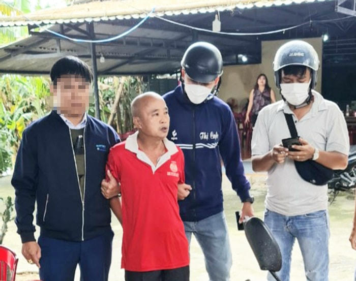Lực lượng Công an bắt đối tượng Đặng Văn Đồng. 