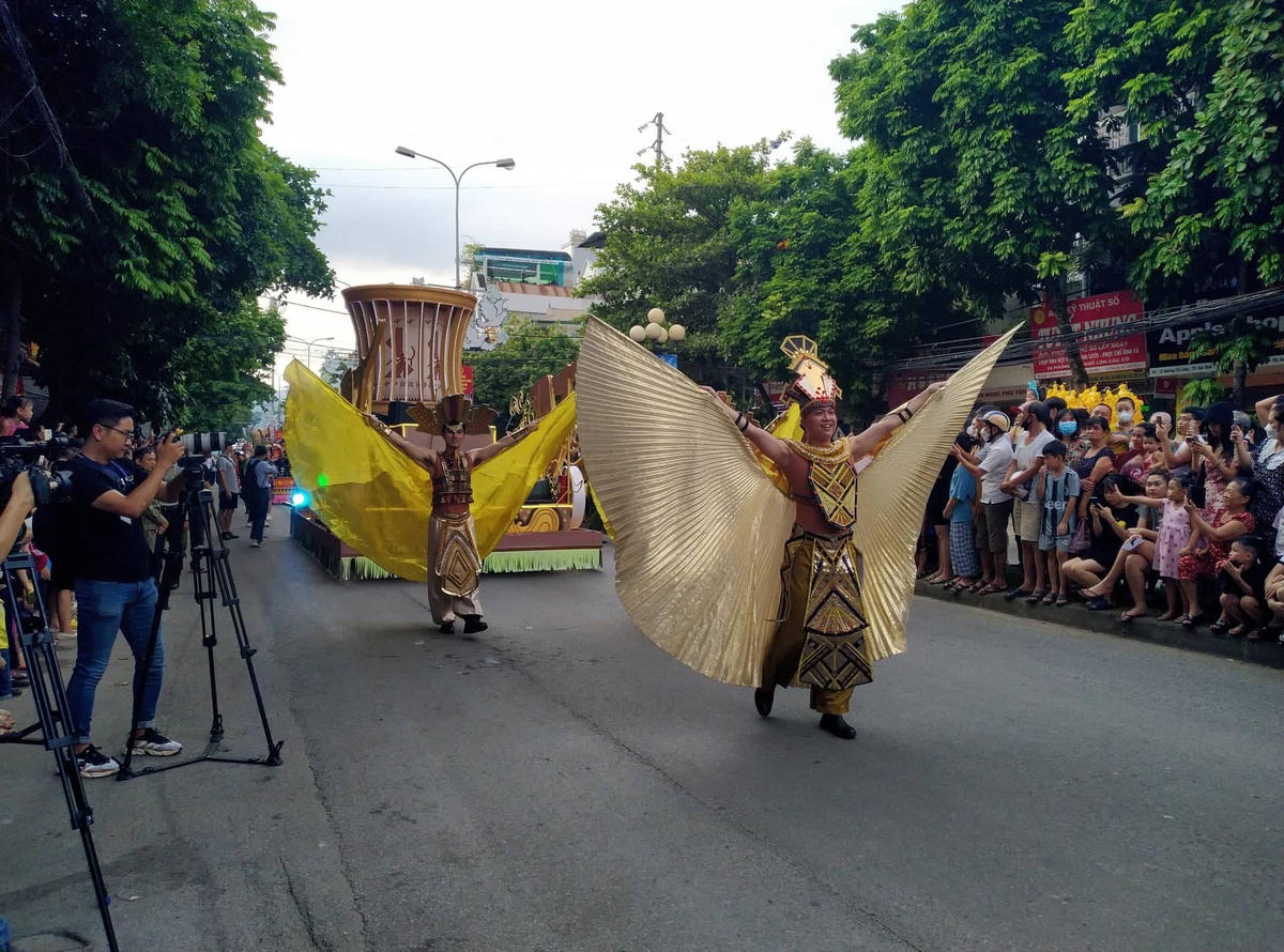 Sôi động Carnival 2022 và khám phá 'Hòa Bình - Thanh âm xứ Mường'