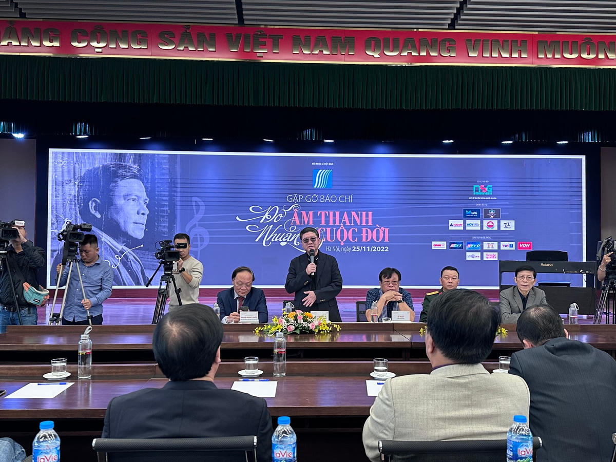 Toàn cảnh buổi họp báo.