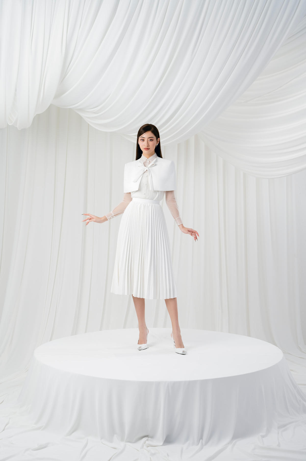 Luôn gắn với hình ảnh trí thức, thanh lịch, Lương Thùy Linh tiếp tục ghi dấu với loạt ảnh mới.