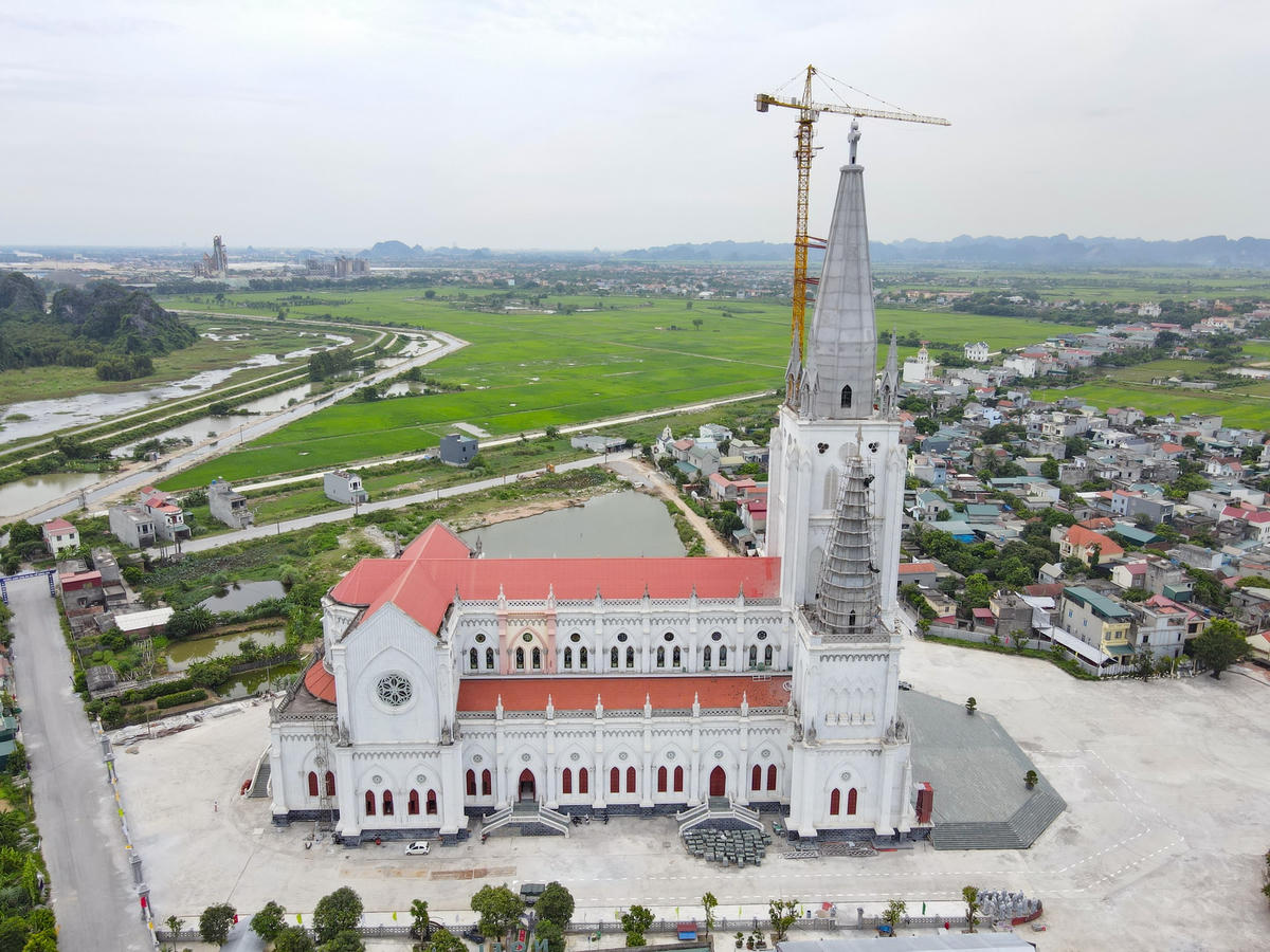 Được biết, Giáo xứ Lãng Vân nằm trên địa bàn xã Gia Lập, huyện Gia Viễn (tỉnh Ninh Bình) được khai sinh vào năm 1885 với tước hiệu Đức mẹ Vô Nhiễm. 