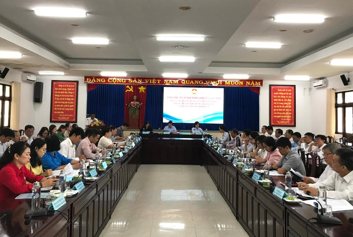 Quang cảnh buổi làm việc.