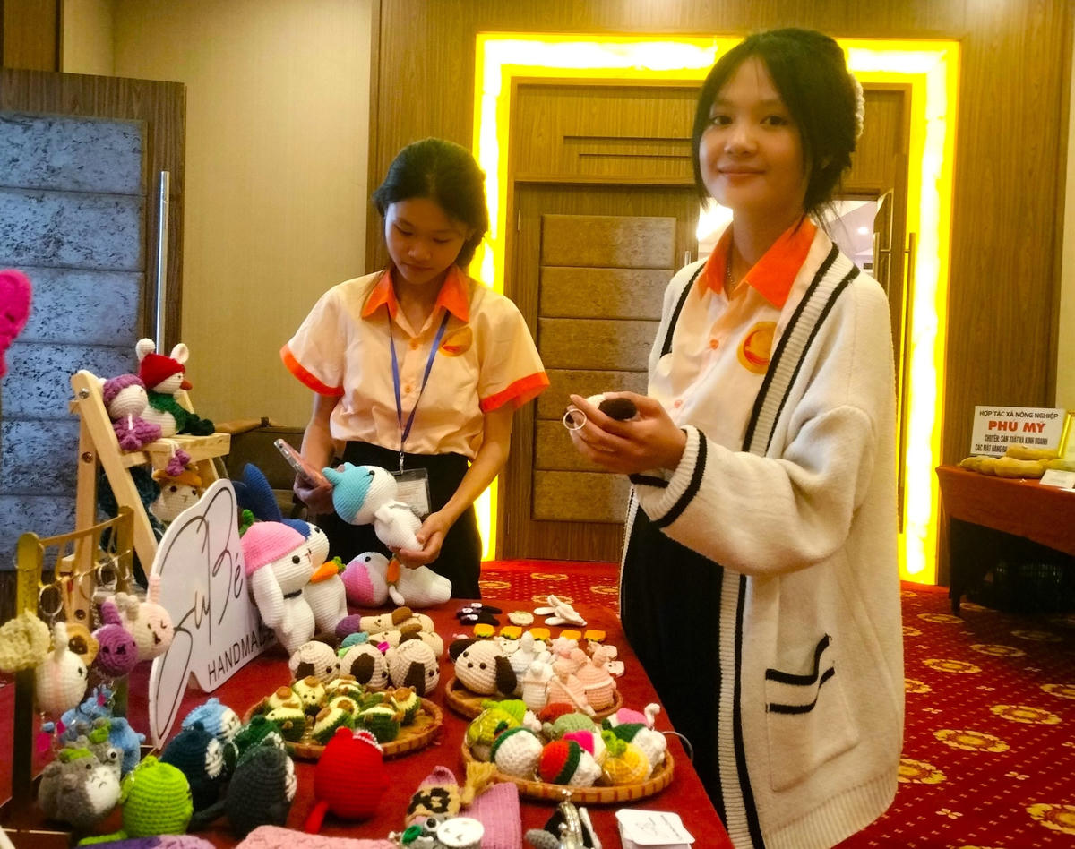 Các sản phẩm trưng bày tại Diễn đàn.
