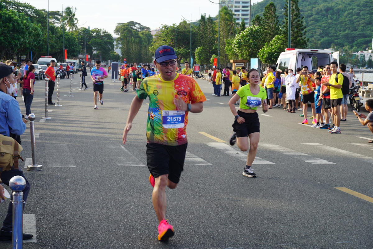 VĐV đua tranh hấp dẫn. Ảnh: Hoàng Trang.