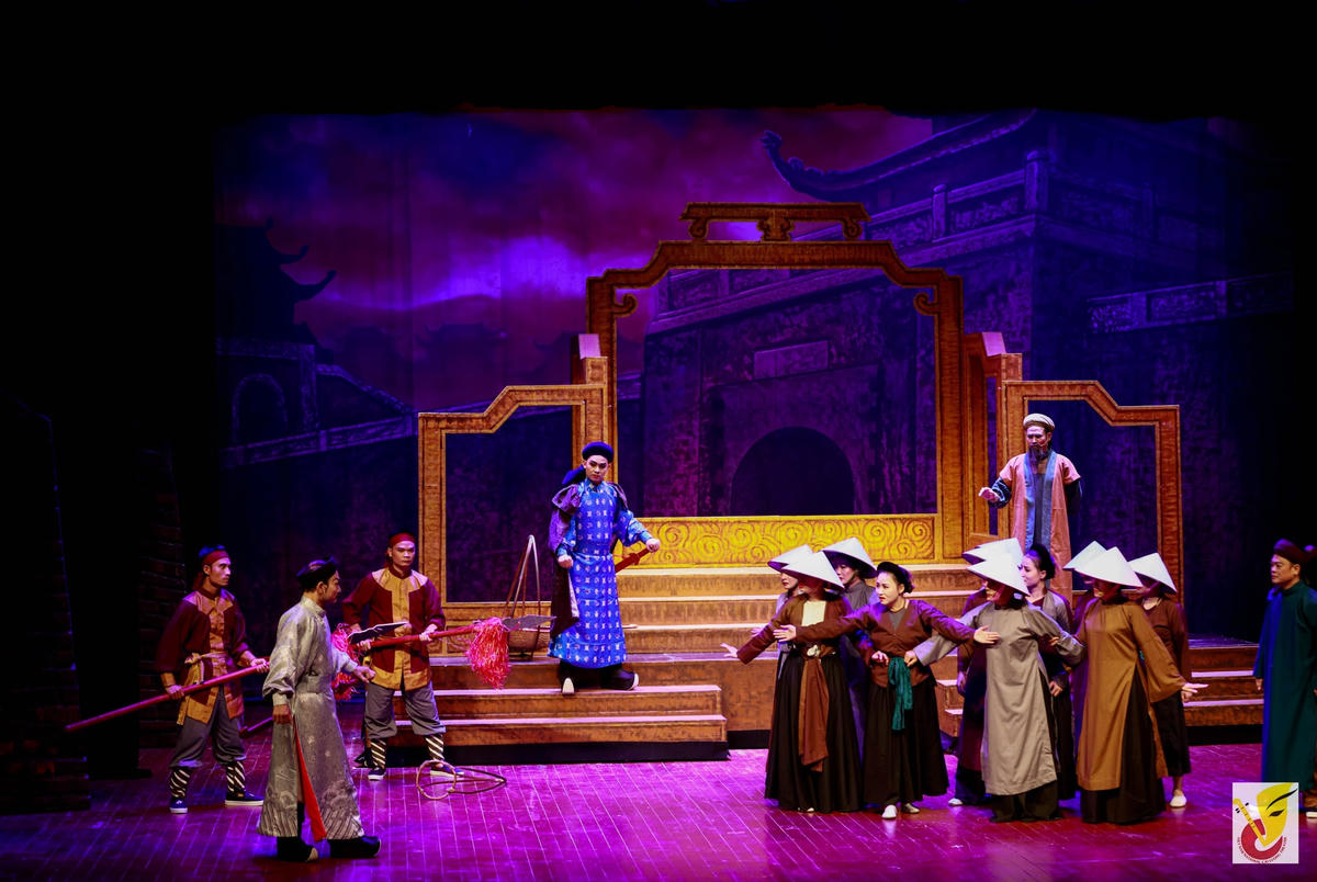 Một cảnh trong vở cải lương “Bất tử với Thăng Long”.