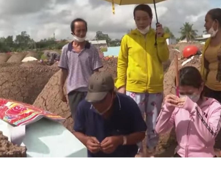 Thanh Minh hàng năm là dịp để con cháu thể hiện lòng thành kính của mình đối với tổ tiên ông bà, là một nét đẹp được lưu truyền qua nhiều thế hệ nhắc nhở con cháu lòng biết ơn đối với người đã khuất.
