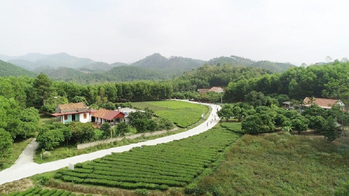 Cơ sở hạ tầng được đầu tư đã làm cho diện mạo đời sống của người dân trên địa bàn huyện Yên Thế từng bước thay đổi. Ảnh: Thân Nam.