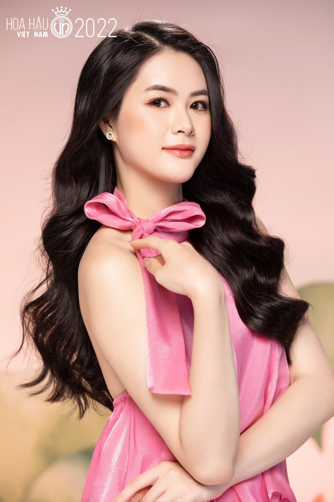 Bộ ảnh chân dung các thí sinh vào vòng chung khảo Hoa hậu Việt Nam 2022 cho thấy cuộc thi năm nay quy tụ hàng loạt nhan sắc ngọt ngào, đa phần ở độ tuổi 18 – 20.