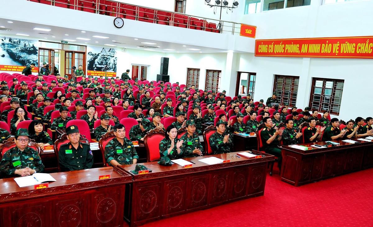 Các đại biểu dự lễ khai mạc diễn tập khu vực phòng thủ tỉnh Hải Dương năm 2023. Ảnh: Báo Hải Dương.