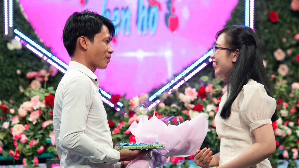 Văn Bình - Ý Nhi quen biết thông qua  chương trình "Bạn muốn hẹn hò".