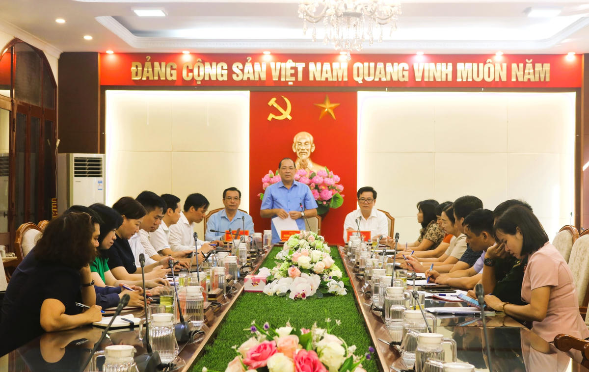 Quang cảnh cuộc làm việc.