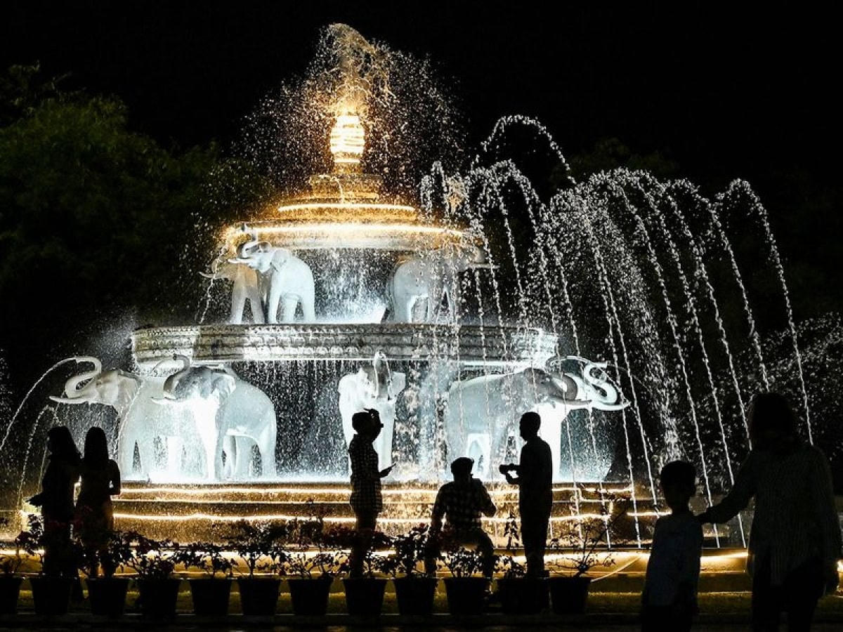 Khung cảnh đón năm mới tại Myanmar.