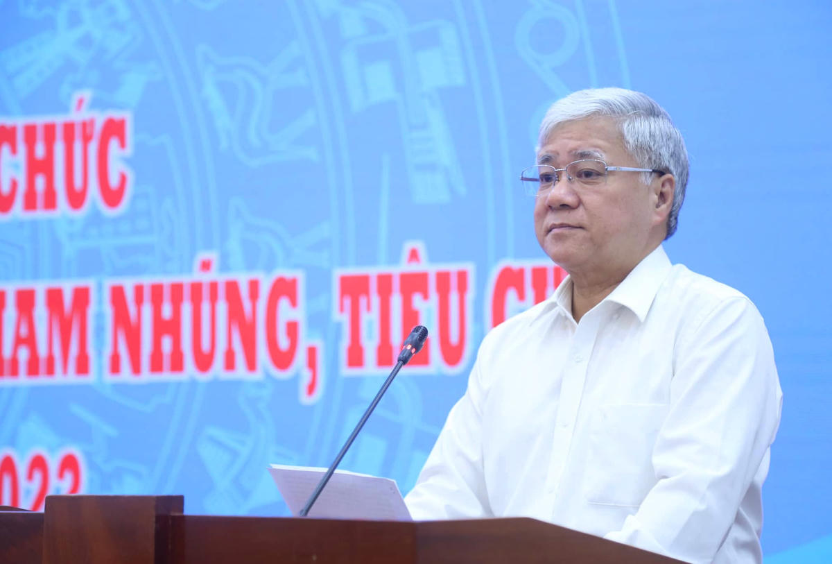 Chủ tịch Đỗ Văn Chiến phát biểu tại cuộc họp.
