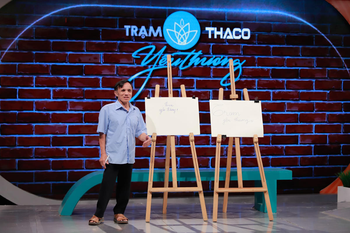 Vượt lên trên nghịch cảnh, ông Dũng đã đào tạo nhiều lứa học sinh, giúp nhiều em thi đậu đại học.