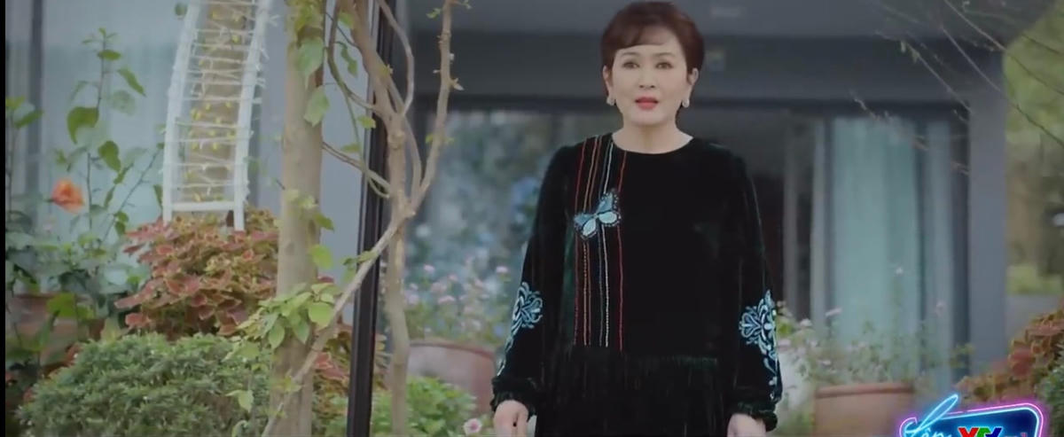 Bà Nhung mừng rỡ, không dấu nổi hạnh phúc khi thấy Trang đến thăm. Ảnh: CMH. 