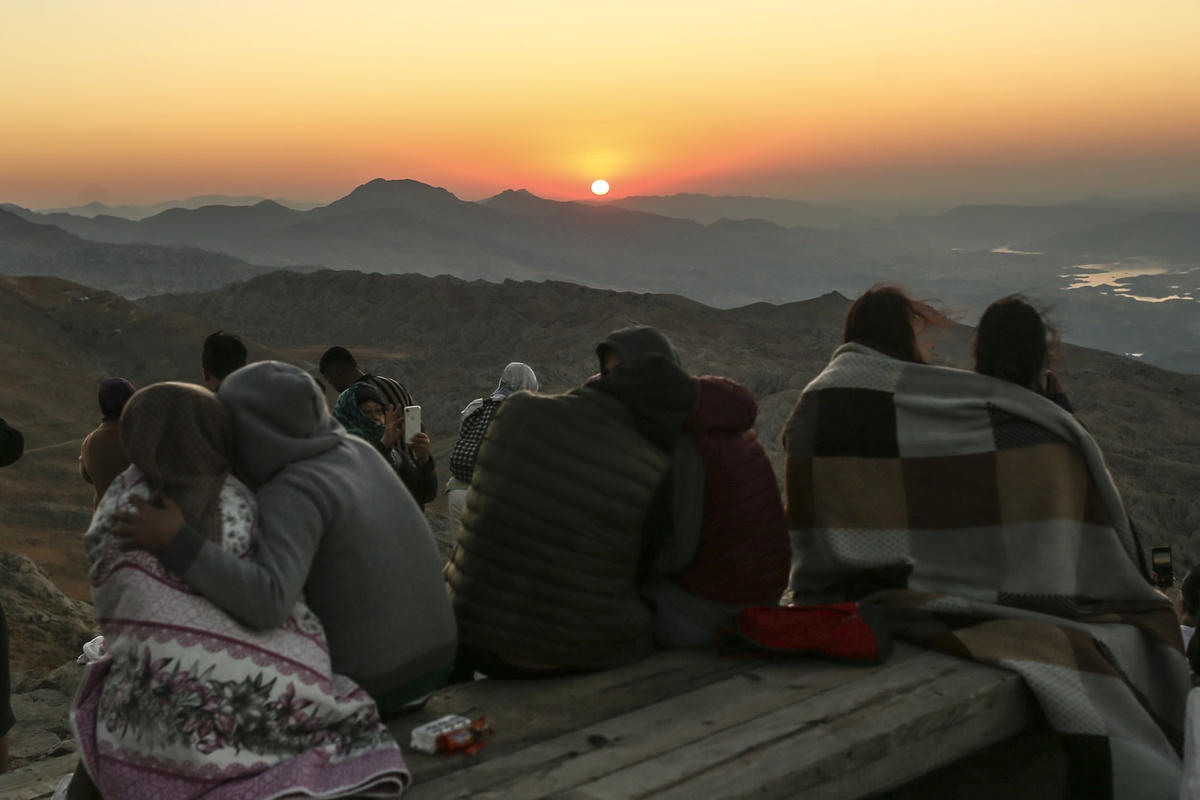 Trận mưa sao băng Perseid hàng năm trải dài dọc theo quỹ đạo của sao chổi Swift. Ảnh: AP.