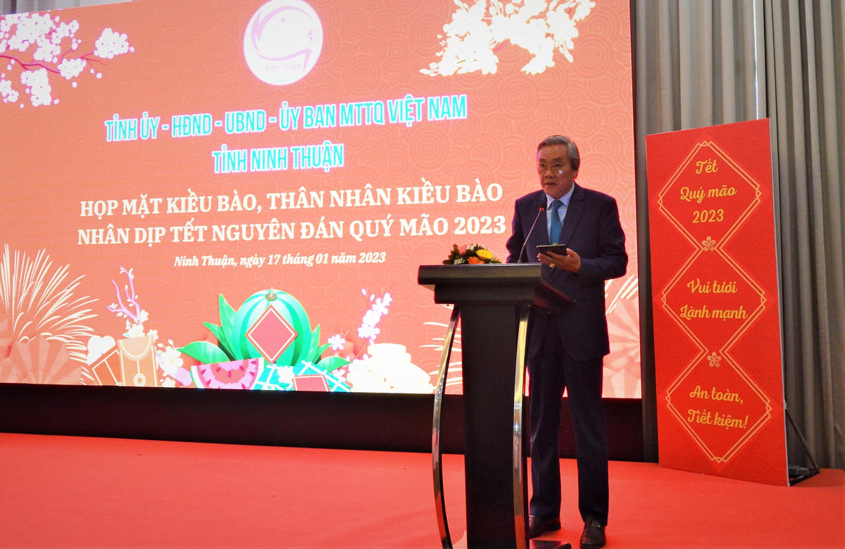 Ông Lê Văn Bình, Chủ tịch Ủy ban MTTQ Việt Nam tỉnh Ninh Thuận phát biểu tại buổi gặp mặt.