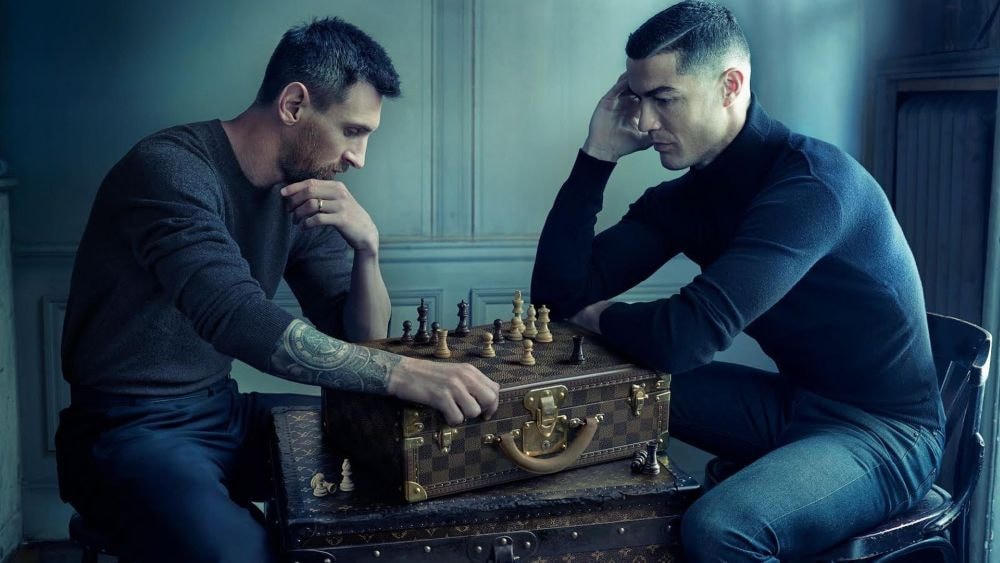 Hình ảnh lịch sử giữa Messi - Ronaldo gây sốt mạng xã hội trước thềm World Cup 2022. Ảnh: LV.