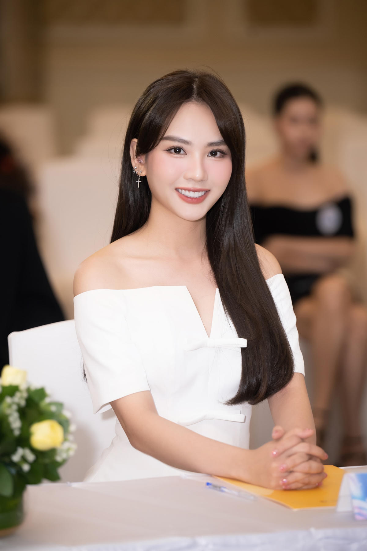 Hoa hậu Mai Phương là Ban giám khảo trong phần thi nắm nay. 