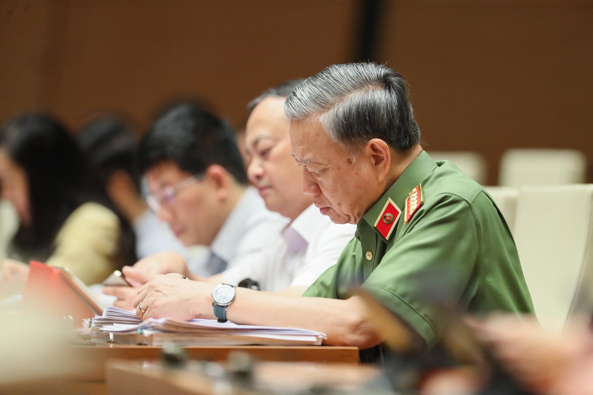 Các ĐBQH tham dự kỳ họp (Ảnh: Quang Vinh).