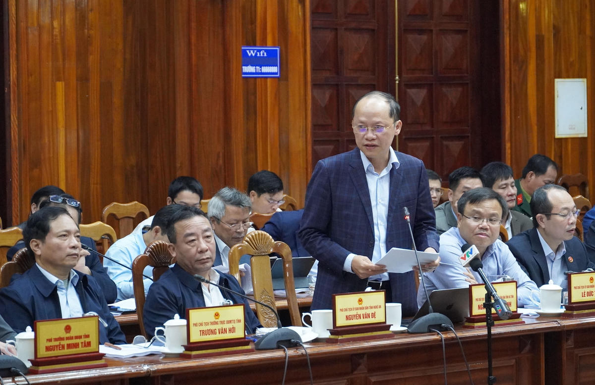 Đại biểu tham gia ý kiến về dự thảo Luật Đất đai (sửa đổi) tại hội nghị.