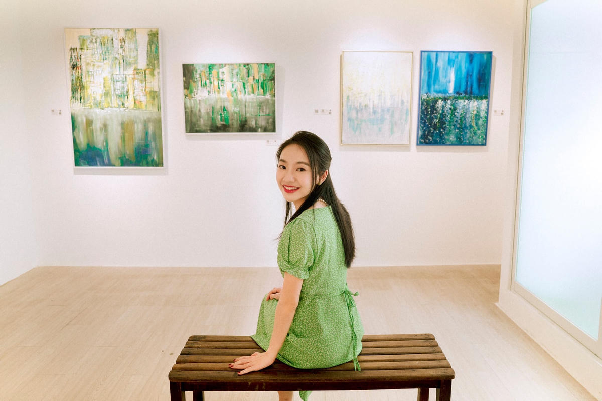 Còn Hoàng Hà - vào vai bóng hồng thứ 2 của Trịnh Công Sơn - mỹ nhân Dao Ánh, Hoàng Hà được nhận xét là tương đồng với nguyên mẫu Dao Ánh ngoài đời thực. 